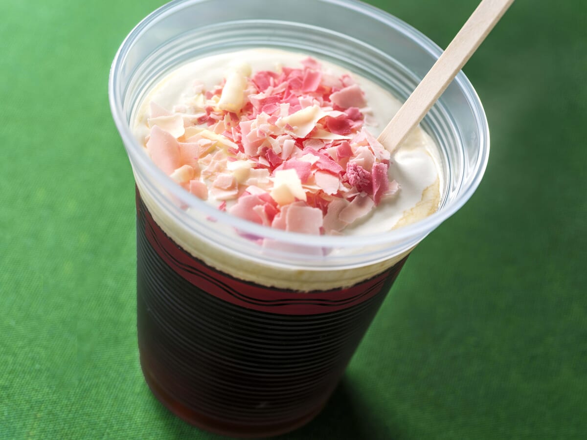 ドックサイドダイナー「ホットカクテル（コーヒー、カカオリキュール、パッションフルーツ、オレンジ）」