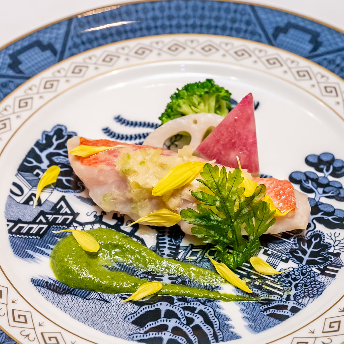 金目鯛のスチーム 春菊ソース