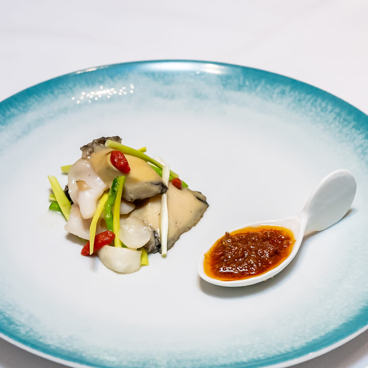 鮑とツブ貝の炒め花椒醤添え