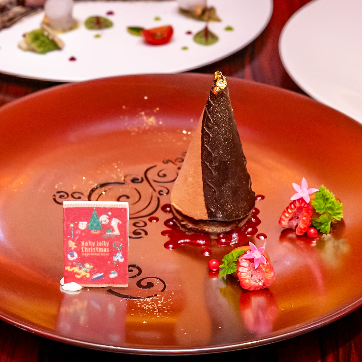 オペラのアントルメグラッセ　ルビーチョコレートのクレームブリュレ