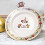 東京ディズニーリゾート“ディズニー・クリスマス2025”チョコレートケーキ(ナッツ入り)、スーベニアプレート付き