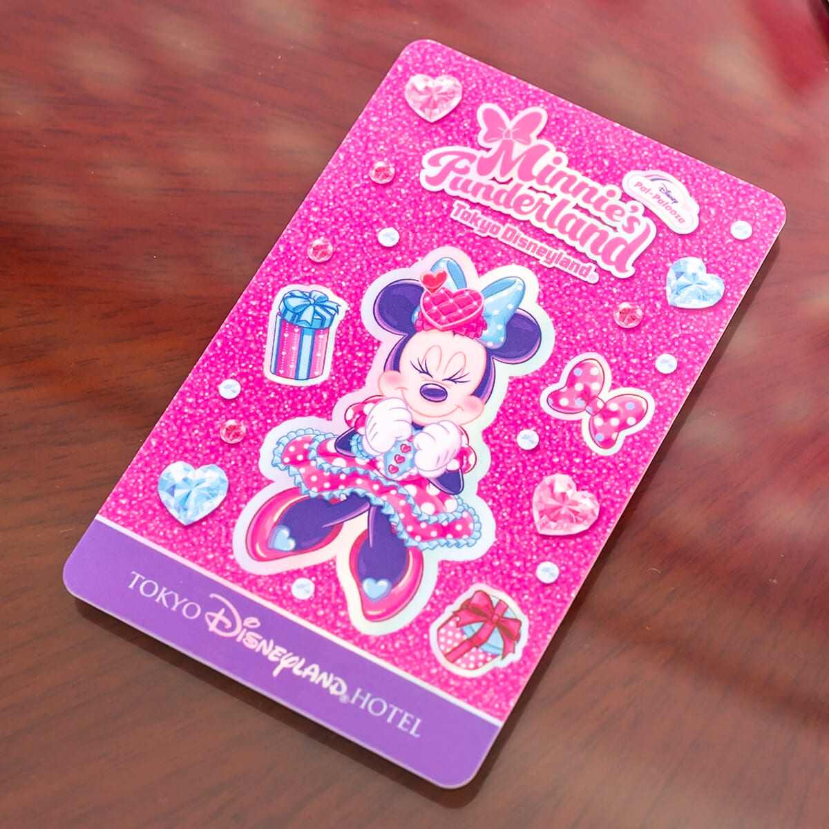 スペシャルルーム限定のミニーマウスの魅力が詰まったオリジナルグッズ　カードキー