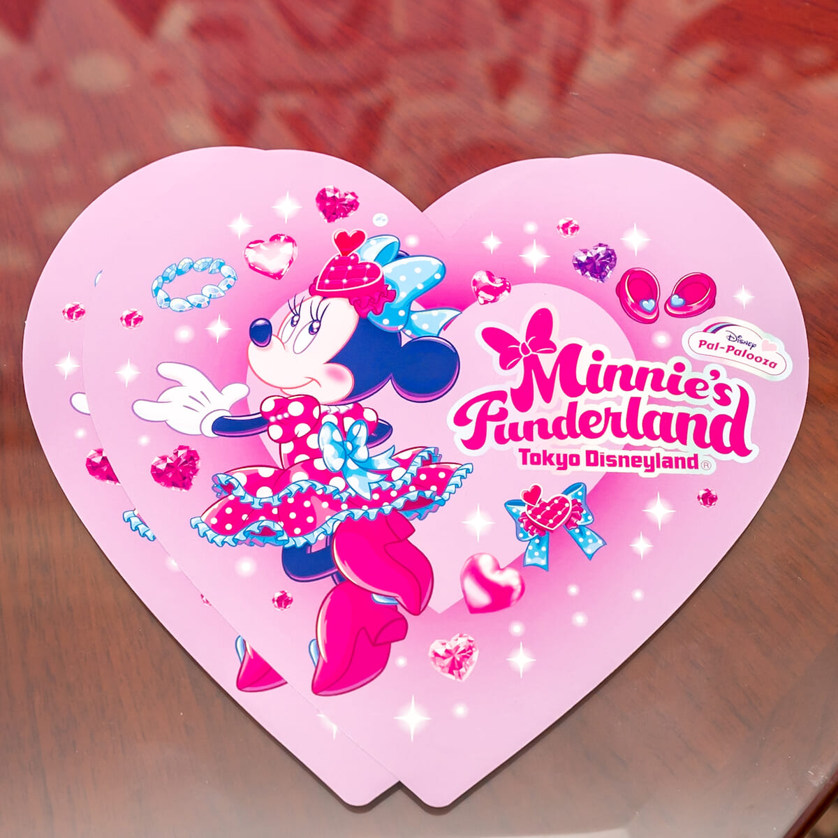 スペシャルルーム限定のミニーマウスの魅力が詰まったオリジナルグッズ　ポストカード