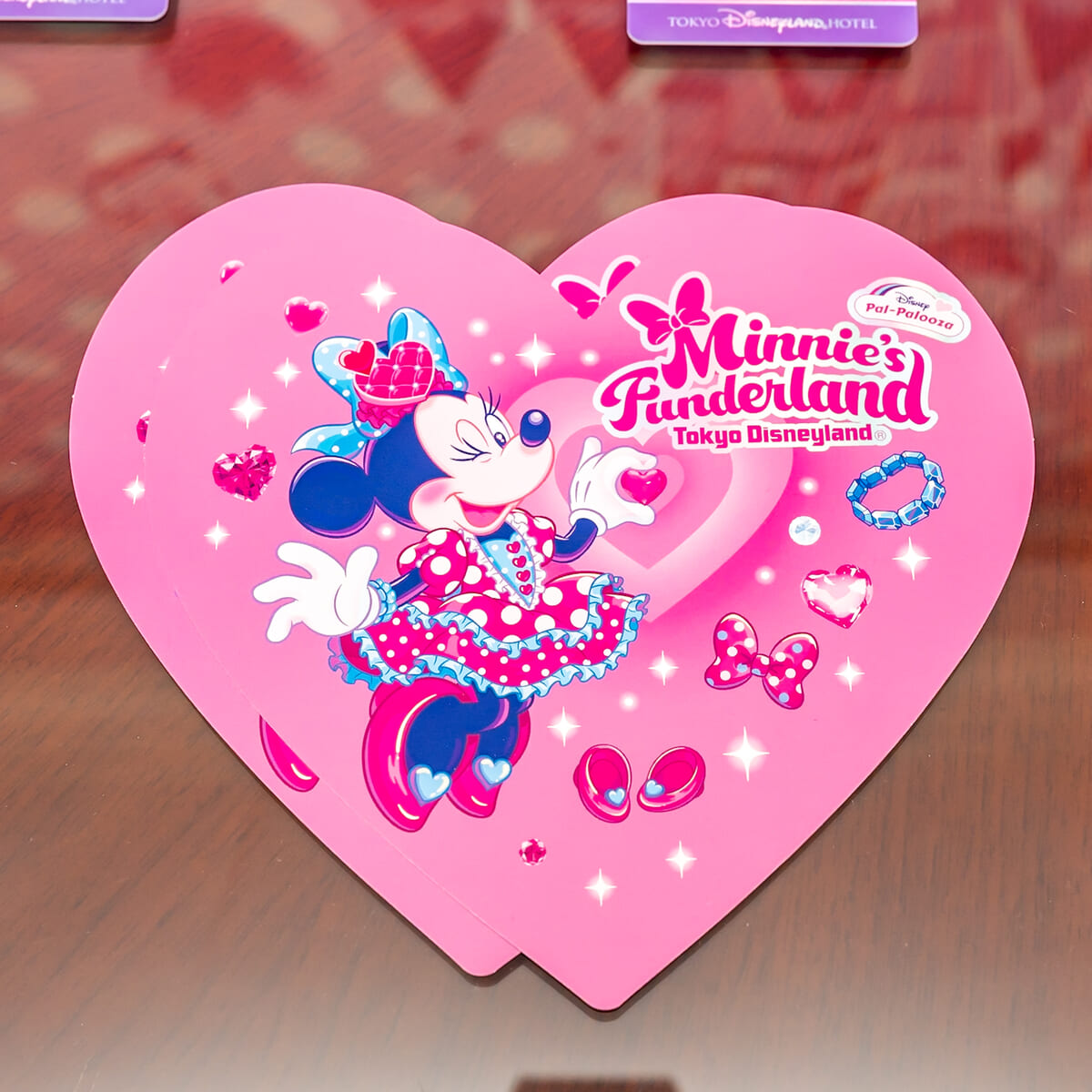 スペシャルルーム限定のミニーマウスの魅力が詰まったオリジナルグッズ　ポストカード2