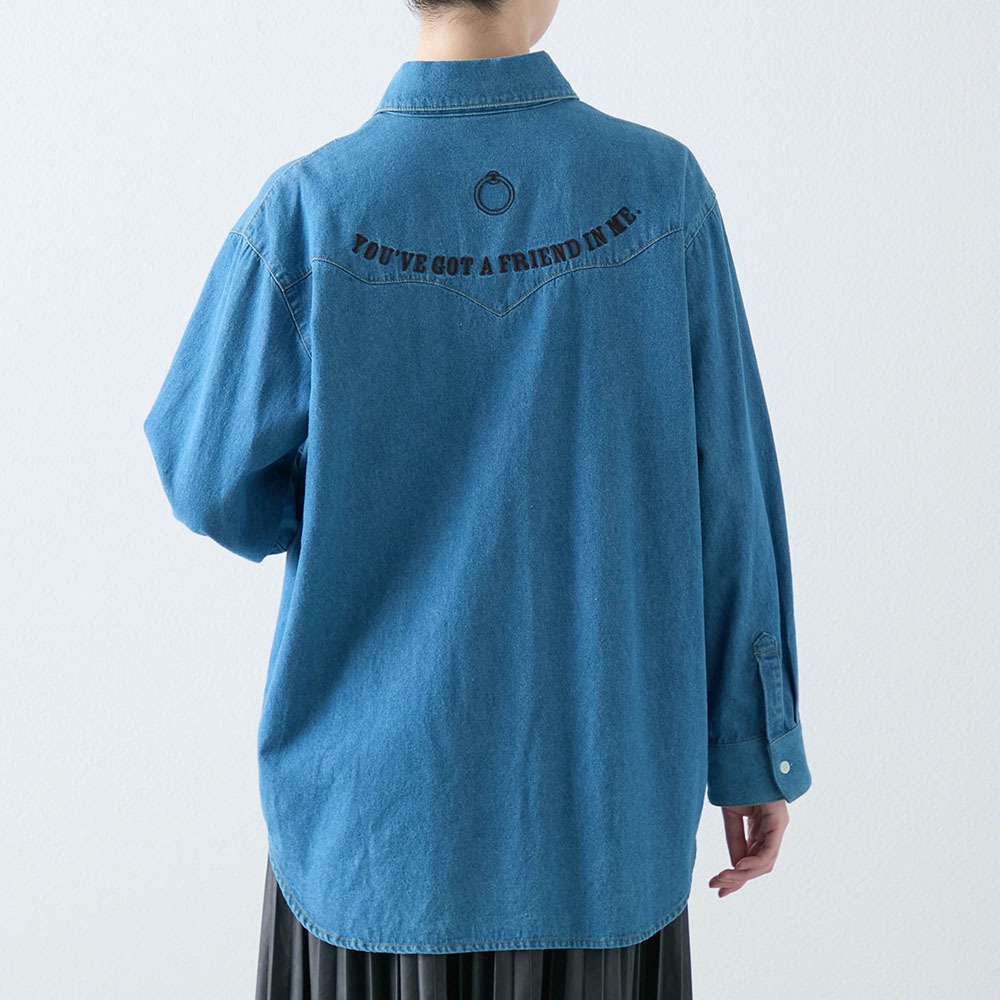 カウボーイ風デニムシャツ　バックスタイル