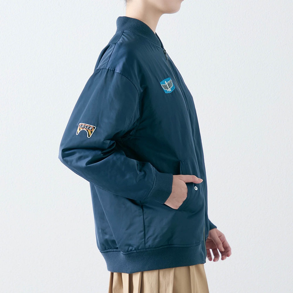 中わた入りブルゾン　サイドスタイル　右