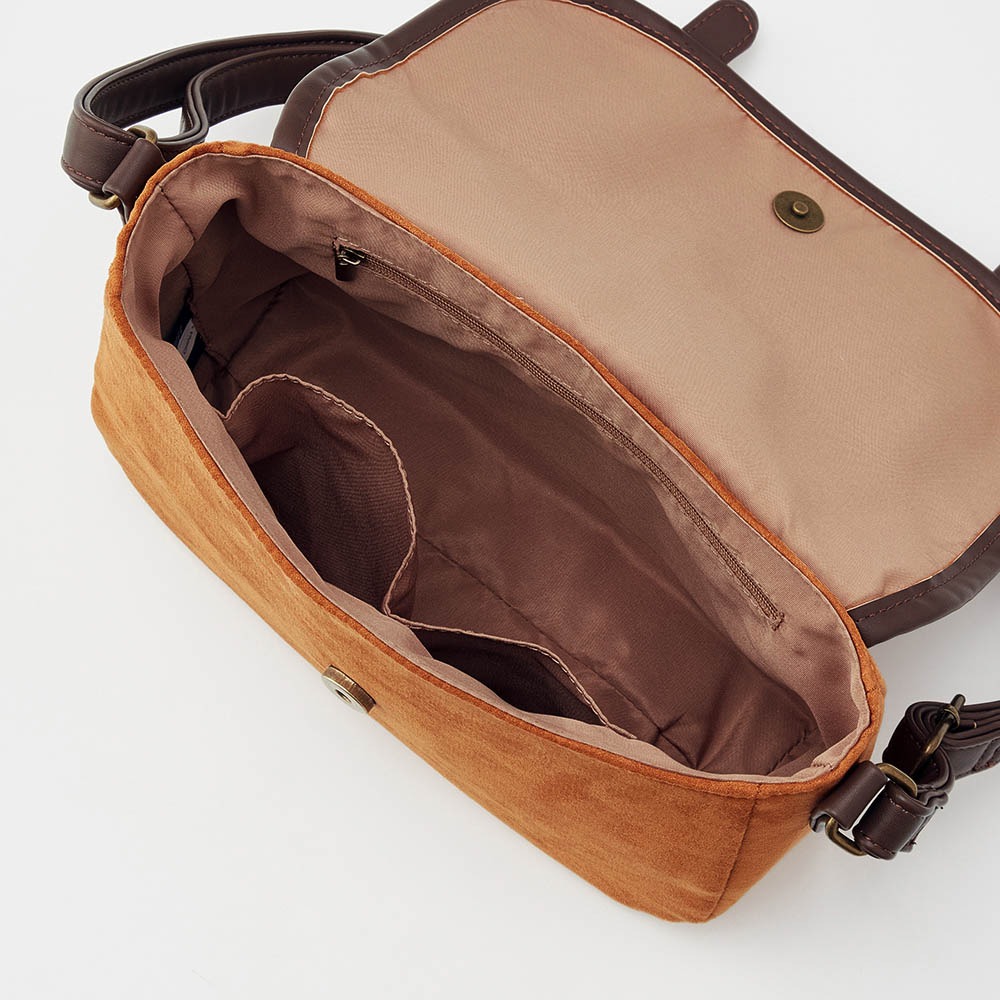 ヌバック調ショルダーバッグ　オープン時