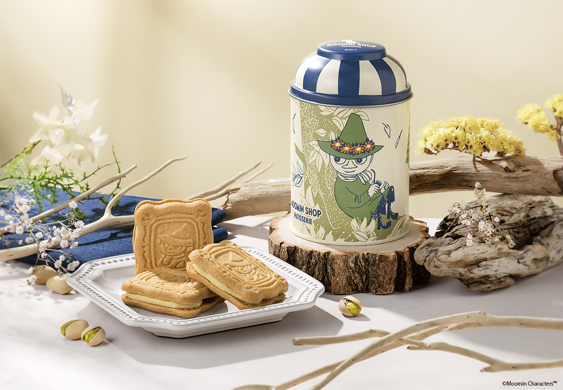 ムーミンショップ パティスリー「クリームサンドクッキー缶<ピスタチオ味>3個入」