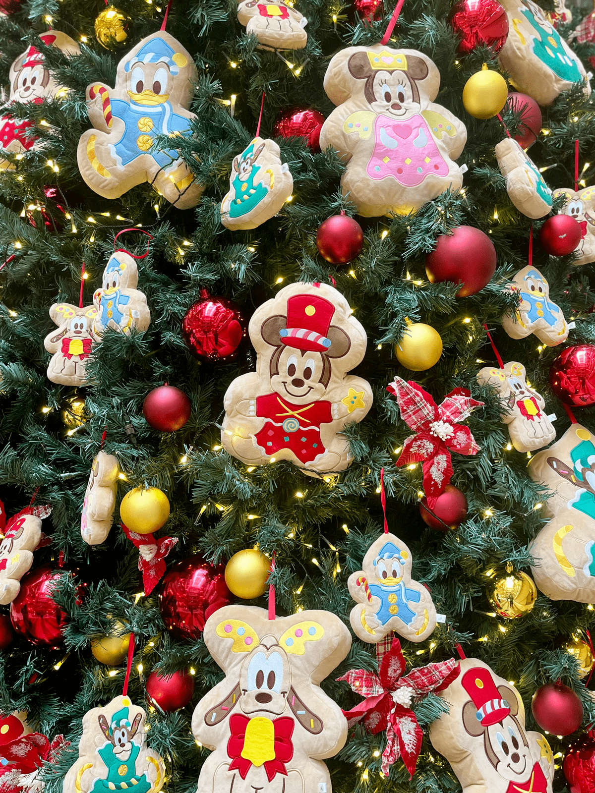 この時期だけのスペシャル店舗装飾や冬にぴったりのぬいぐるみシリーズ 