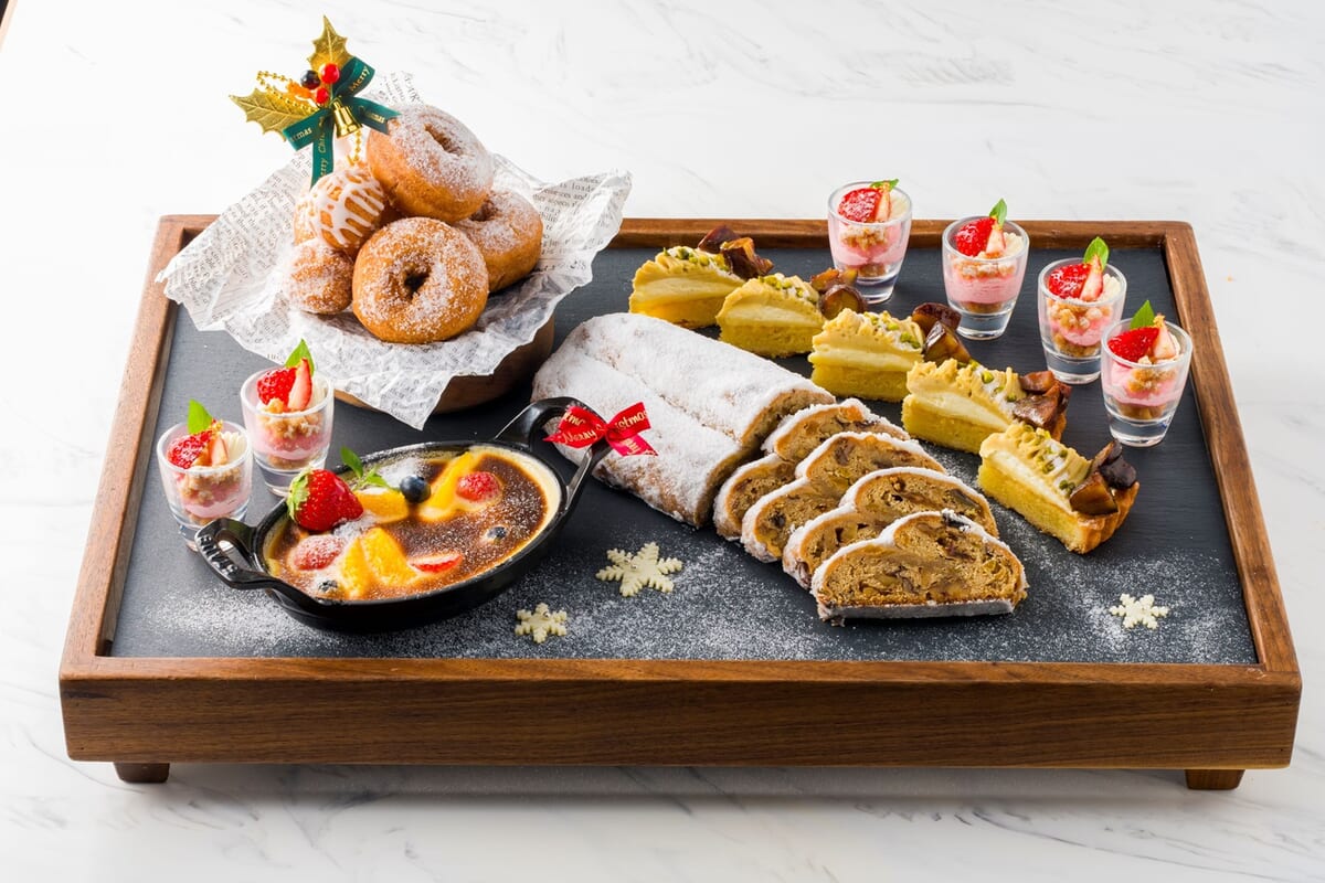 パティシエ特製シュトーレンをはじめとしたデザート各種