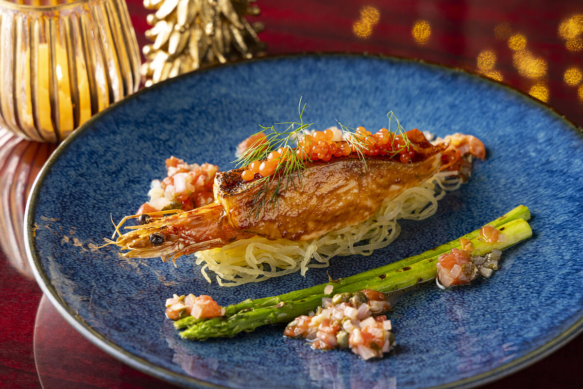 タスマニアサーモンと車エビのポワレ