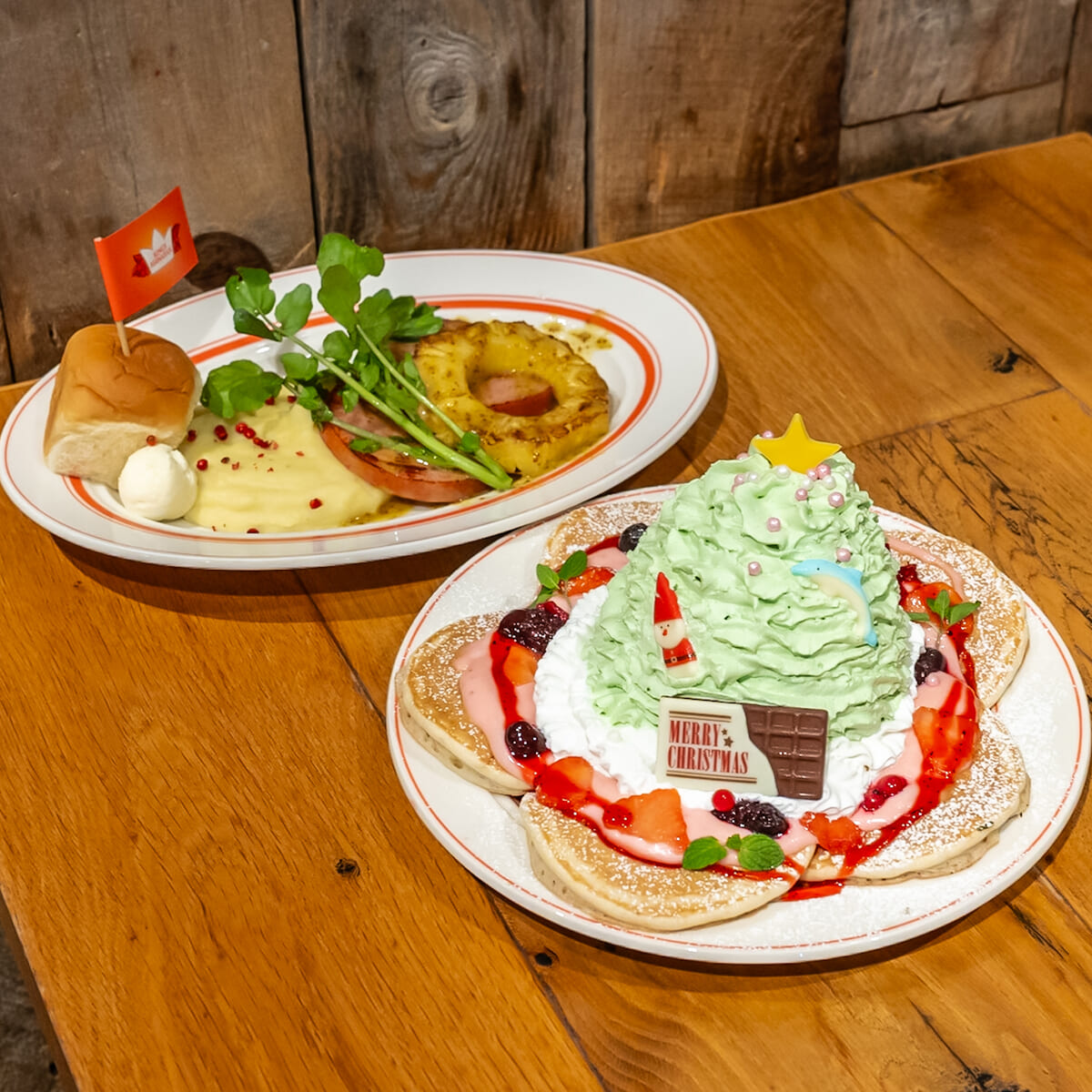 Eggs ’n Things「ホノルルクリスマスツリーパンケーキ」