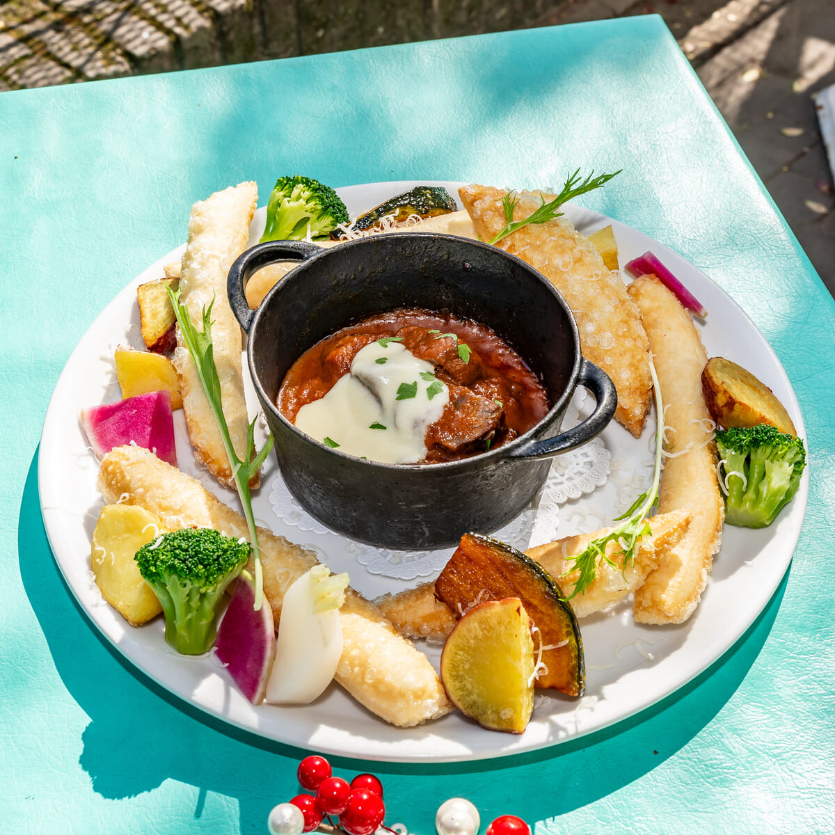 ハウステンボス/ピノキオ「自家製揚げピザのリース牛ほほ肉のシチュー仕立て」