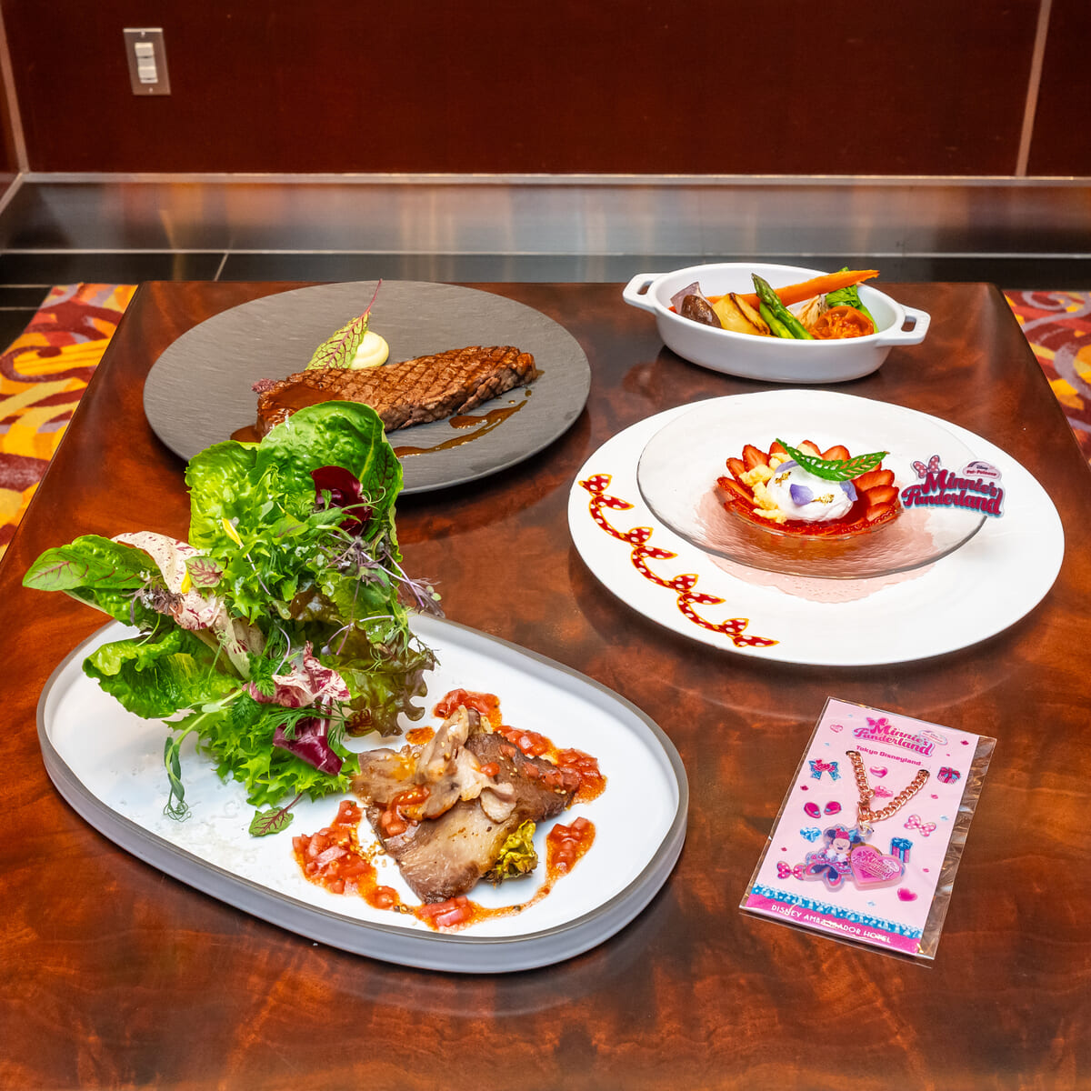 ディズニー・パルパルーザ“ミニーのファンダーランド”エンパイア・グリル・シグネチャーディナー