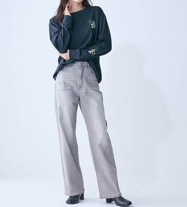 ユニセックス長袖Tシャツ　着用イメージ　パンツ