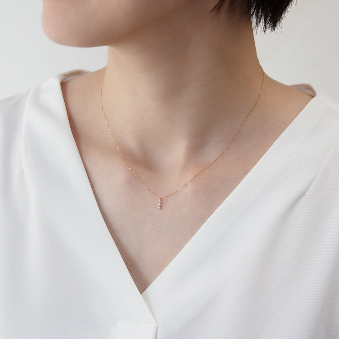 幸せの粉「Treluce -トレルーチェ-」ネックレス（使用イメージ）