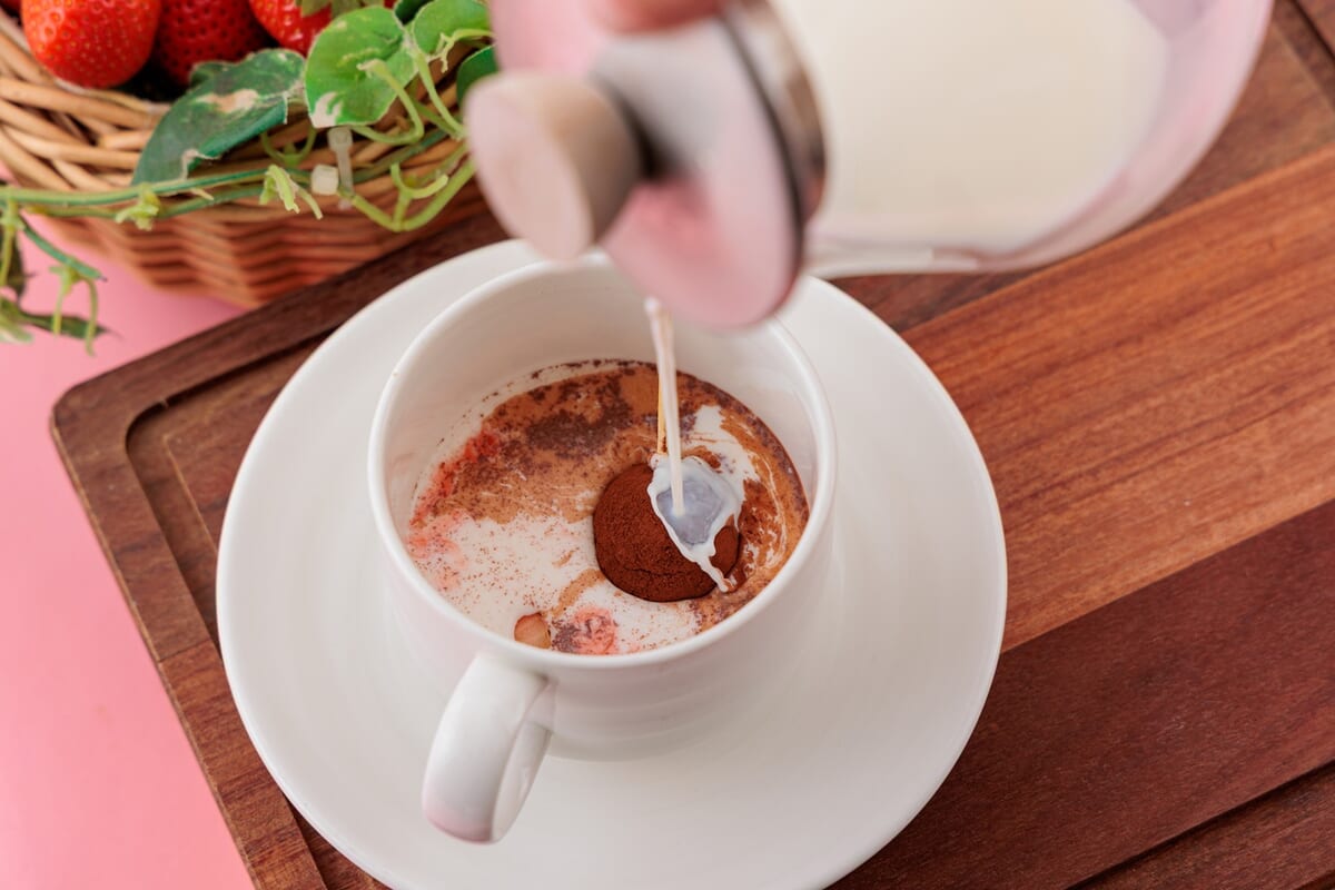 【~早春~】ホットチョコレートドリンク いちごのコンフィチュールとフレッシュいちご(あまおう)