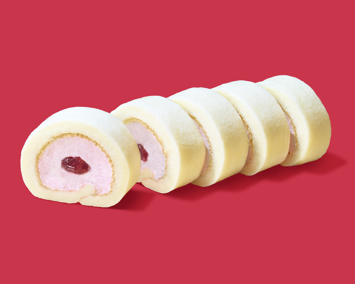 もっちりクリームロール（いちごソース入り）02