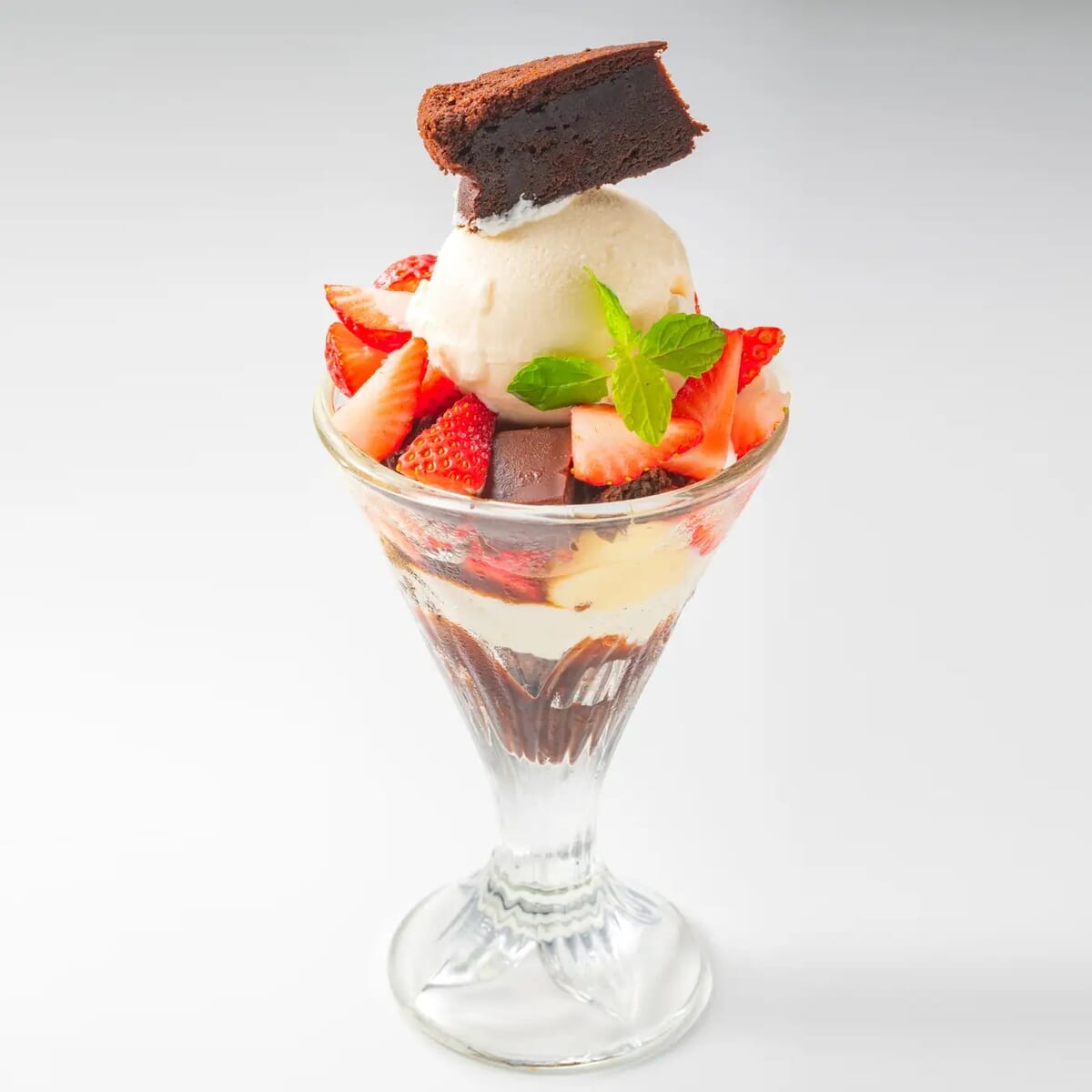 平飼い卵のガトーショコラ ストロベリーパフェ