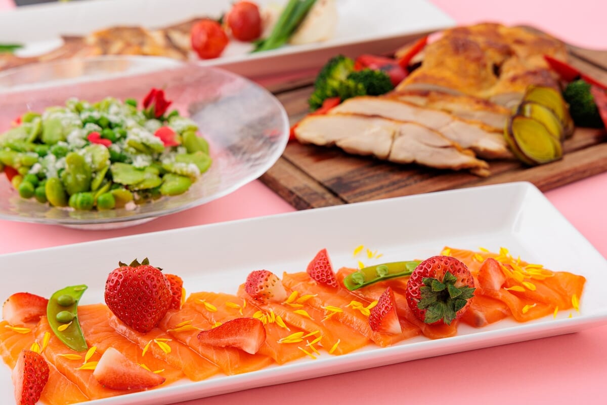 【~花時~】サーモンのカルパッチョ あまおうのヴィネグレットソース