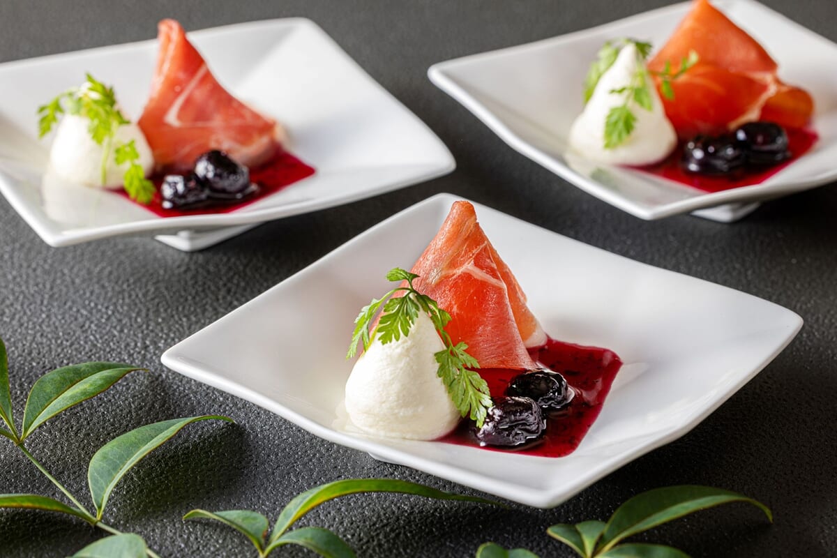 ハスカップとマスカルポーネと生ハムのアンサンブル