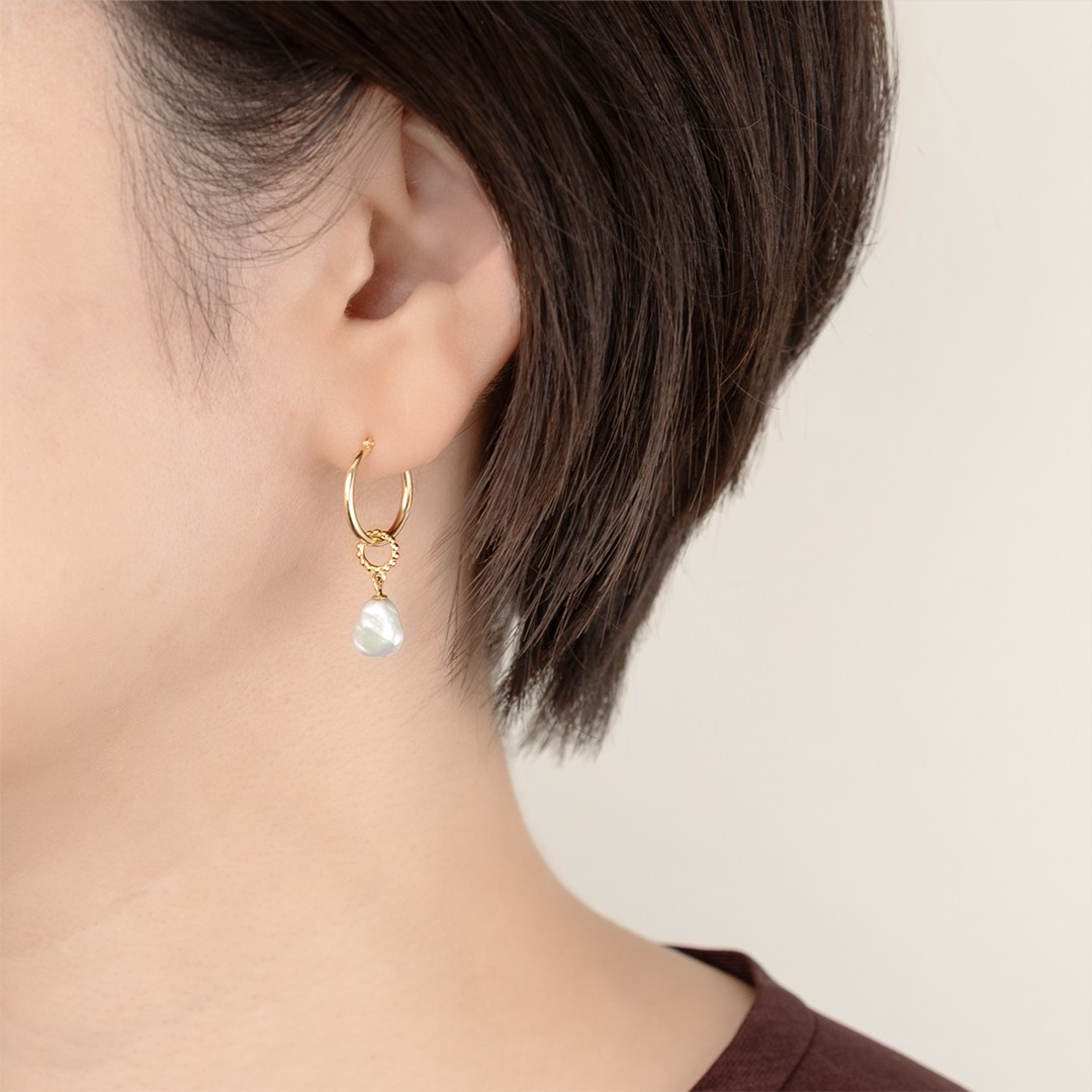 「Perlina -ペルリーナ-」チャーム（ピアス使用例）