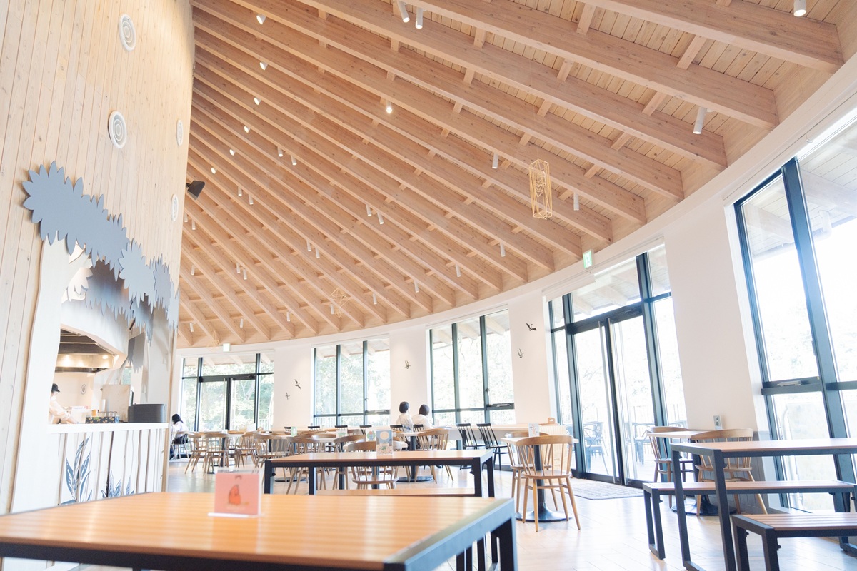 ワンちゃんと一緒にレットゥラ ラウンジへ