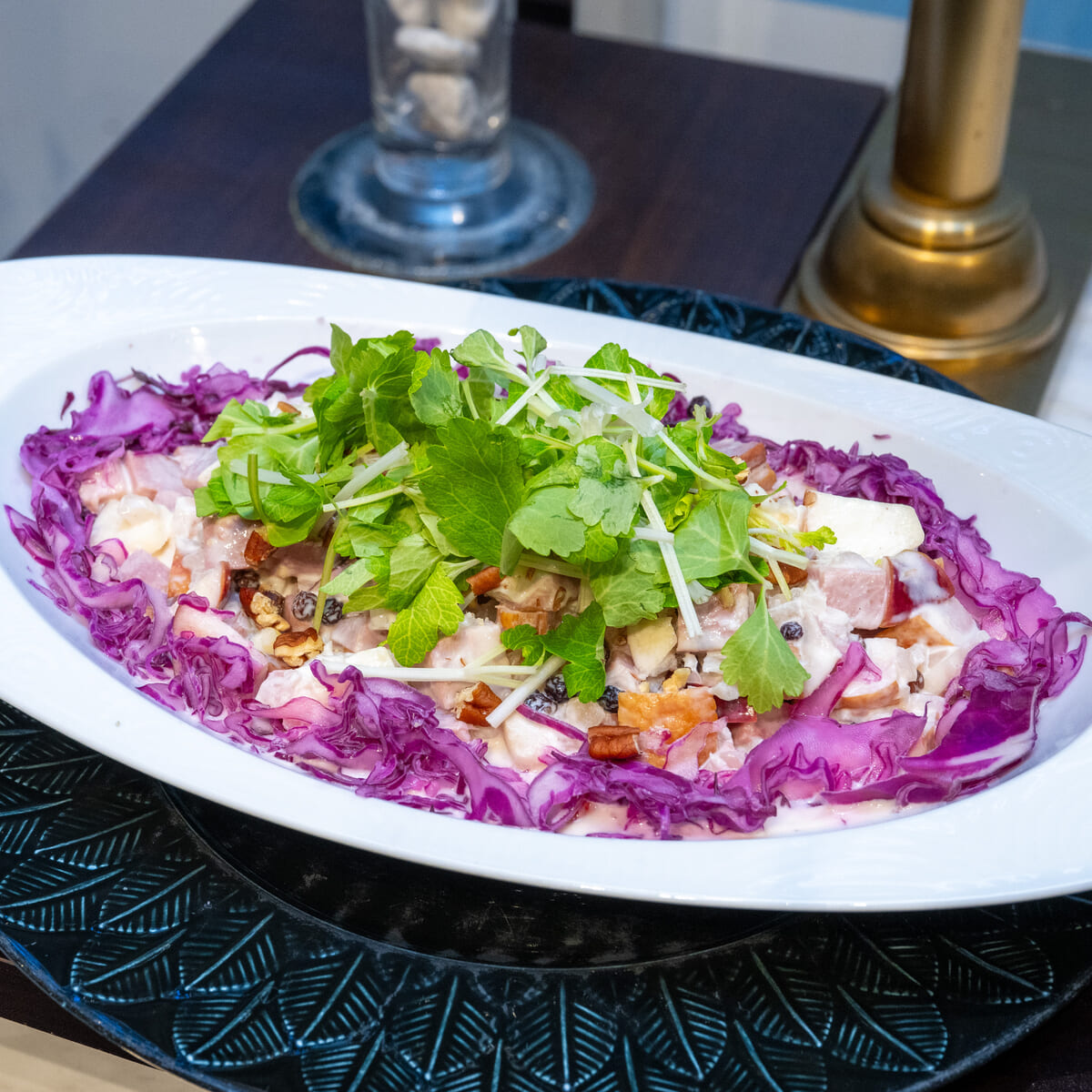 鴨肉と赤キャベツのワルドフ風サラダ