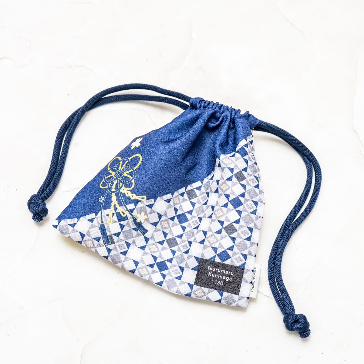 巾着袋　口を閉めた様子