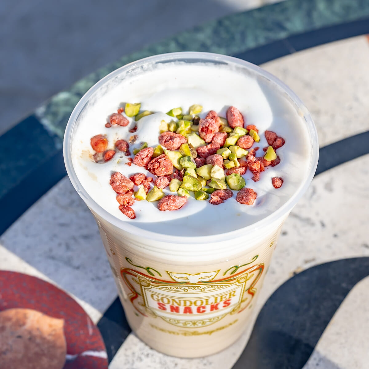 東京ディズニーシー「ピスタチオとストロベリーのカフェモカ」3