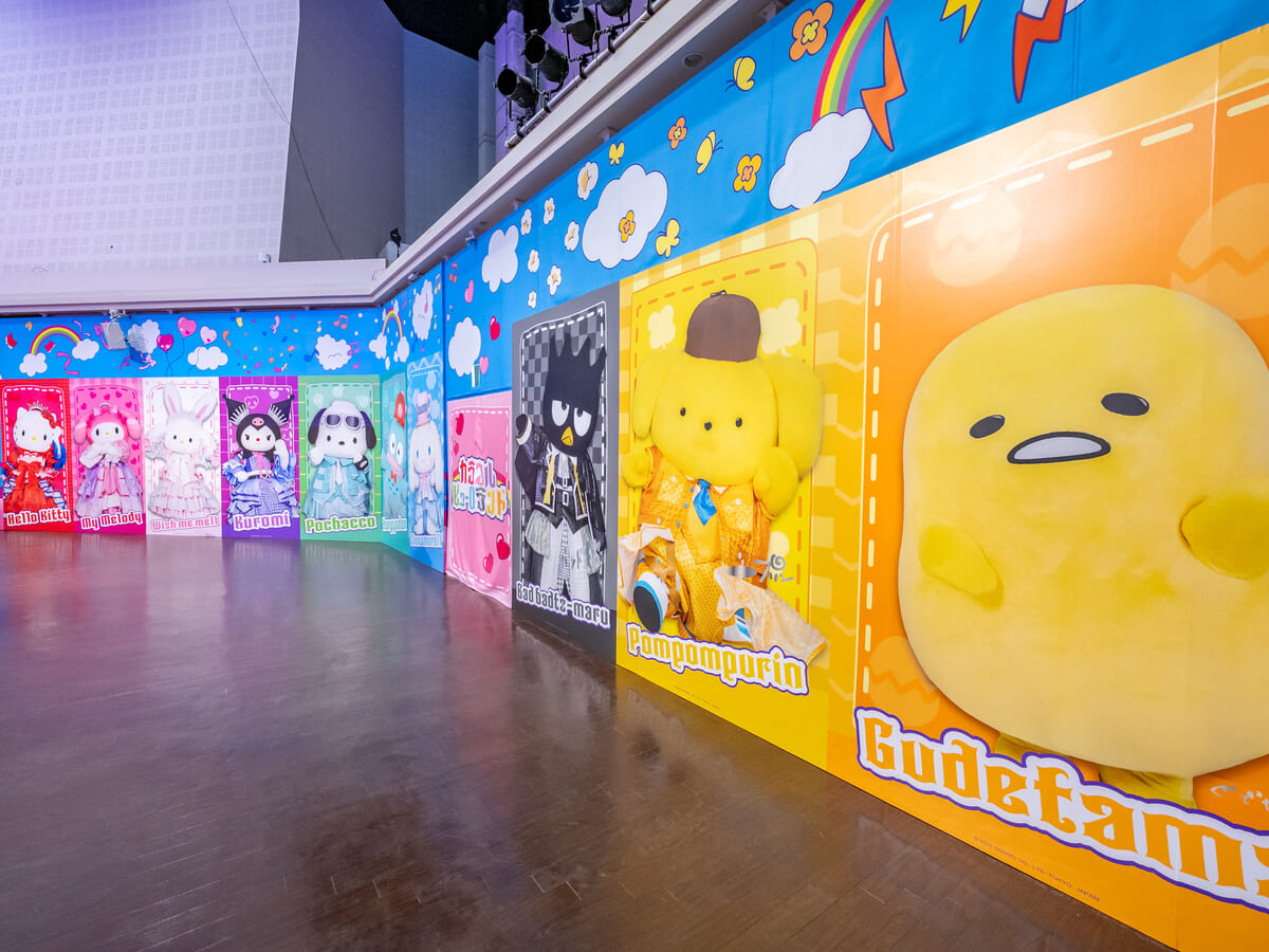 巨大広告風の壁面フォトスポットも登場