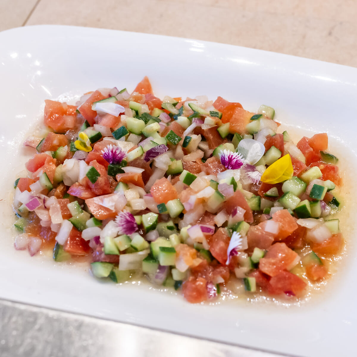 トマトときゅうりのモロッコサラダ