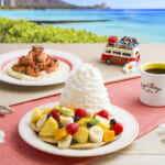 Eggs ’n Thing「ハウオリフルーツパンケーキ／ニューイヤーズ ラッキーシュリンプ」