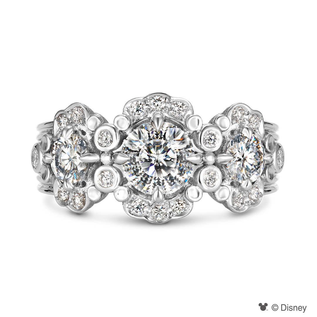 「ミッキーマウス」が浮かび上がる憧れのダイヤモンドをセットした婚約指輪