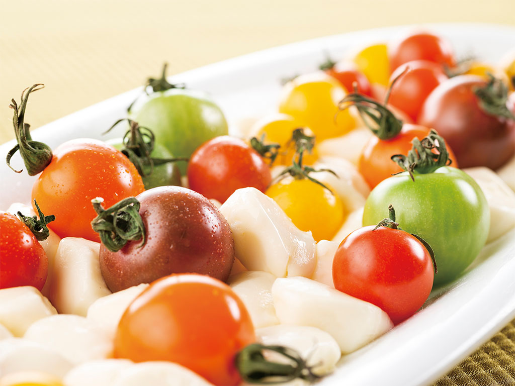 モッツアレラチーズとカラフルトマトのカプレーゼ
