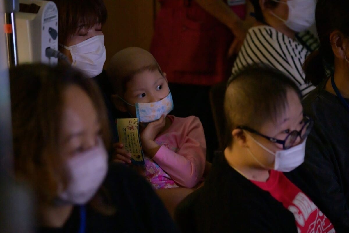 兵庫県立こども病院で上映会の様子①