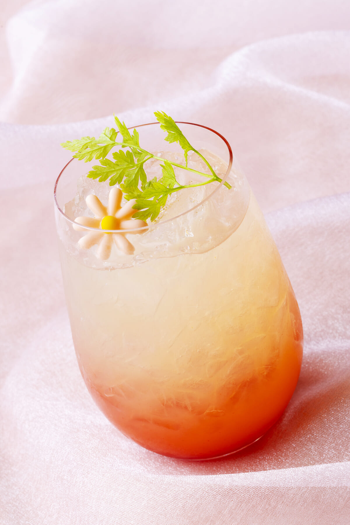 エンパイア・グリル_“ミニーのスプリング・デイドリーム”スペシャルドリンク　ミニーマウスルーム（「パジャマパーティー」プラン）宿泊者限定