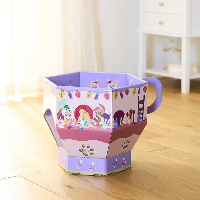 ティーカップ型の猫の爪とぎ（使用イメージ）