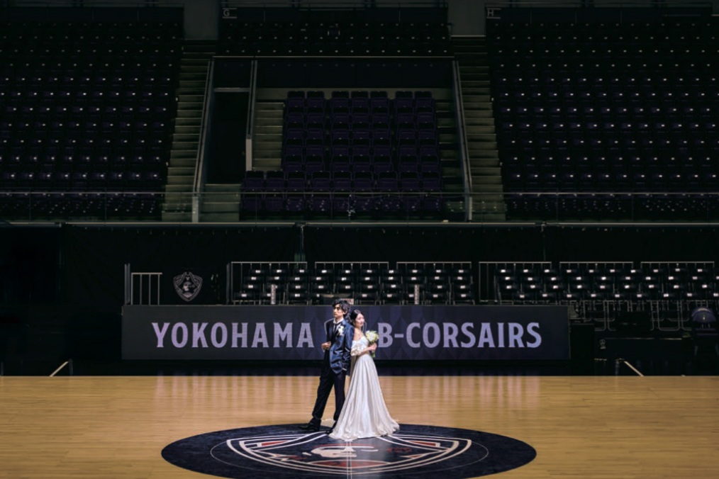 コート中央の主役となるおふたり