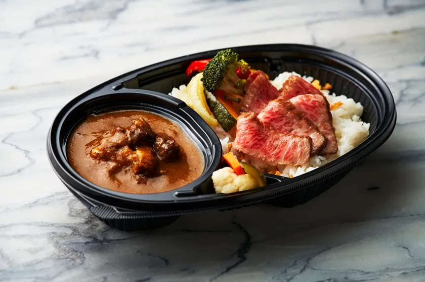 テイクアウト:鳥取和牛のスパイシーカレー ミニッツステーキ添え テイクアウト:鳥取和牛のスパイシーカレー ミニッツステーキ添え