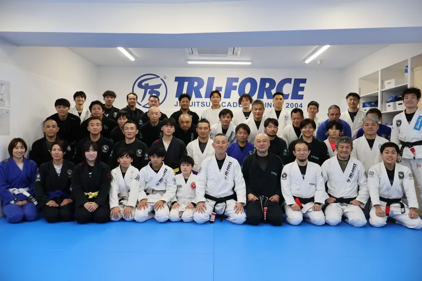 セレモニーに50名以上集結 セレモニーに50名以上集結