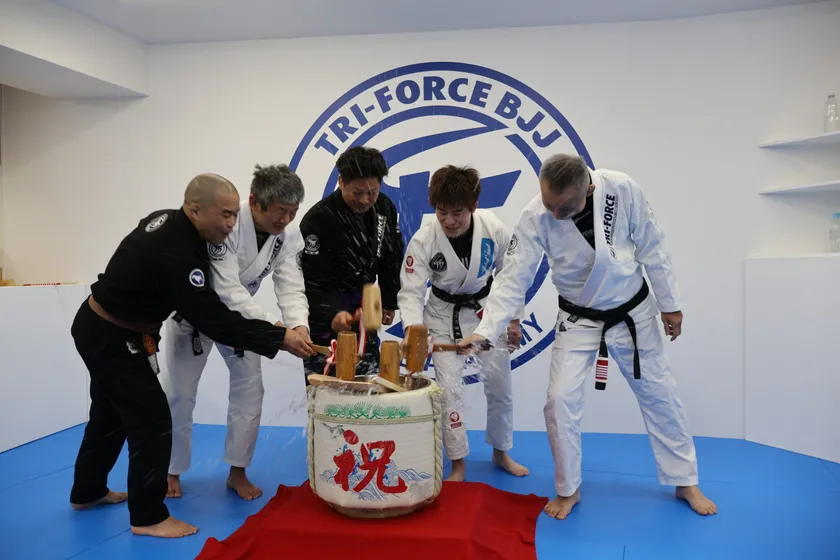 セレモニーでの鏡割り セレモニーでの鏡割り