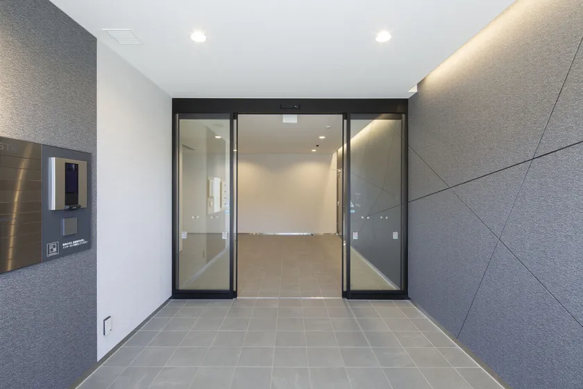 東側エントランス 東側エントランス