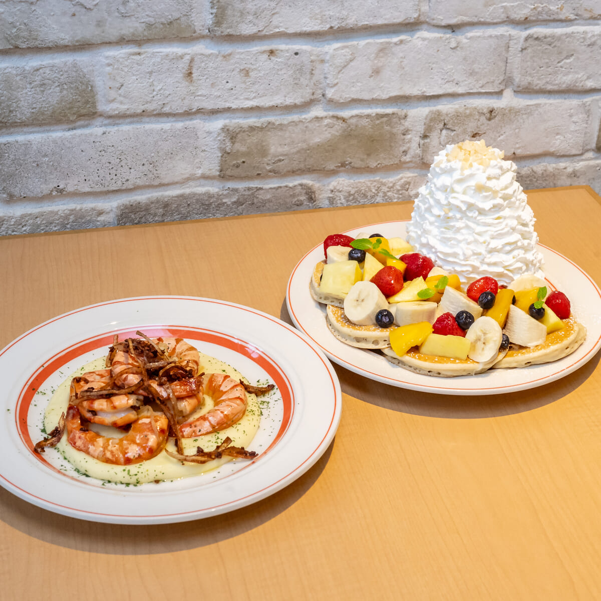 Eggs 'n Things「ハウオリフルーツパンケーキ」「ニューイヤーズ ラッキーシュリンプ」2