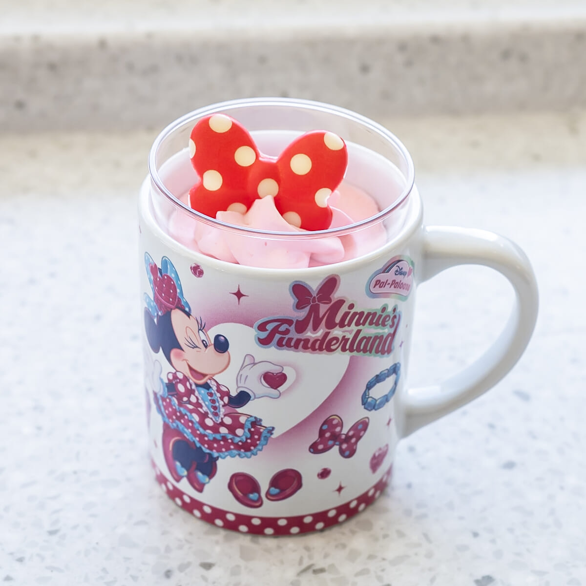 東京ディズニーランド“ミニーのファンダーランド”ストロベリームース＆ピーチゼリー、スーベニアカップ付き3