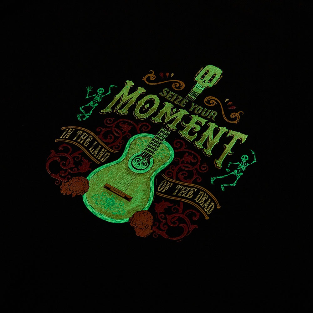 ユニセックス蓄光プリント長袖Tシャツ　リメンバー・ミー　蓄光時