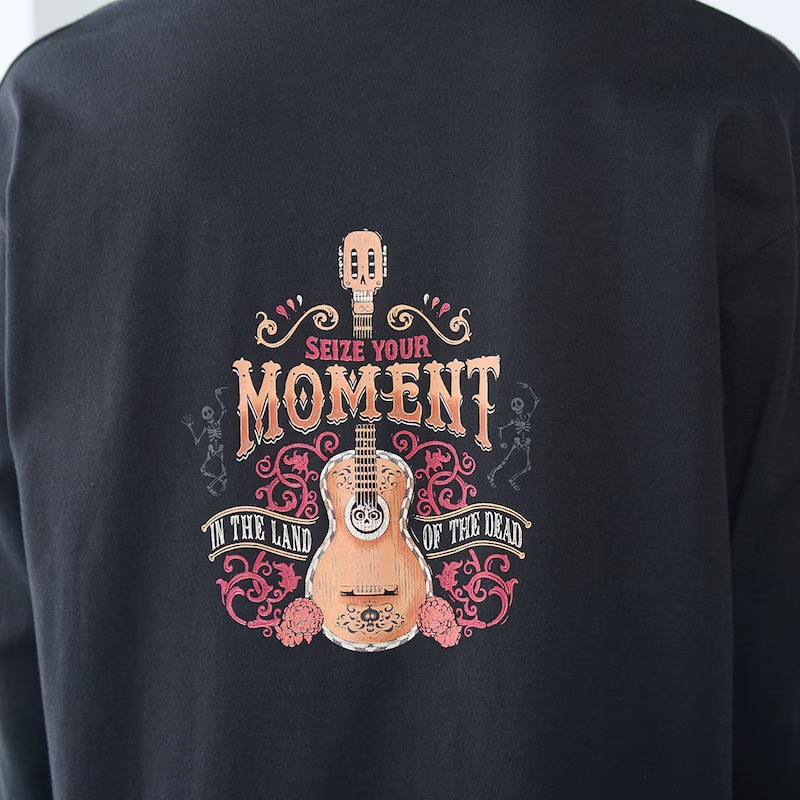 ユニセックス蓄光プリント長袖Tシャツ　リメンバー・ミー　バックスタイル