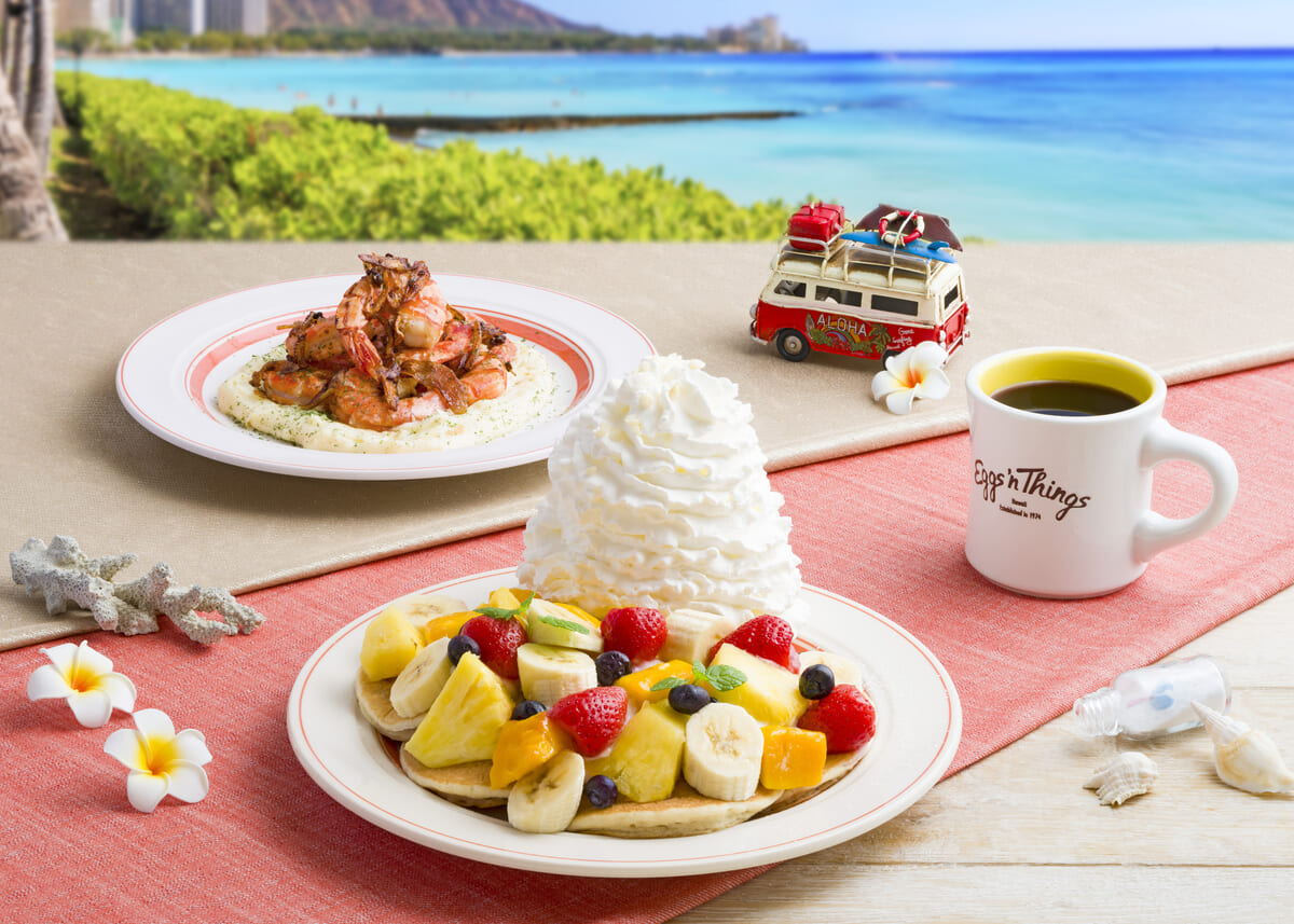 Eggs 'n Things「ハウオリフルーツパンケーキ」「ニューイヤーズ ラッキーシュリンプ」
