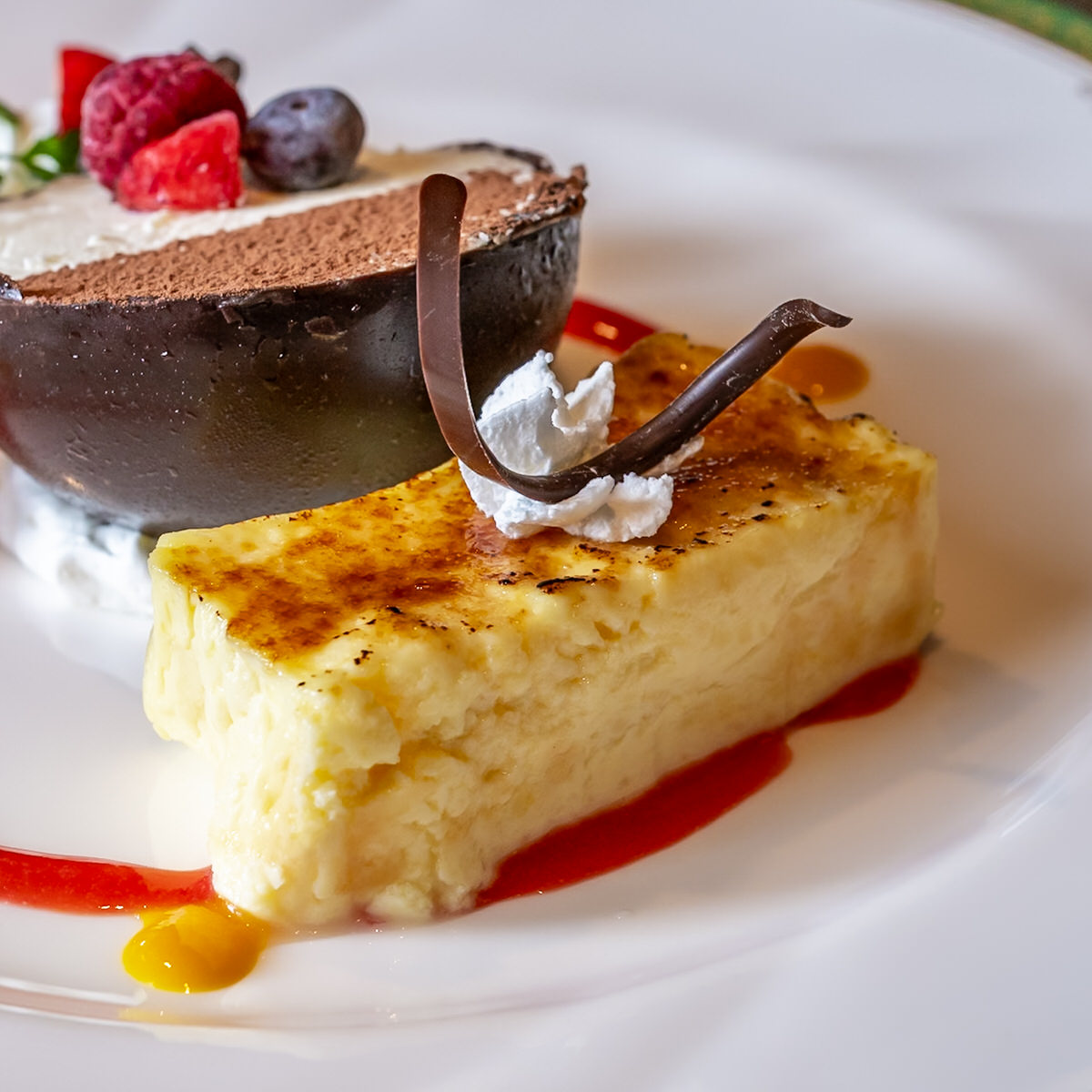 ショコラレアチーズとカタラーナの盛り合わせ ショコラレアチーズとカタラーナの盛り合わせ