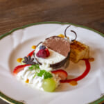 ハウステンボス／チーズワーフ(2F)「ショコラレアチーズとカタラーナの盛り合わせ」全体